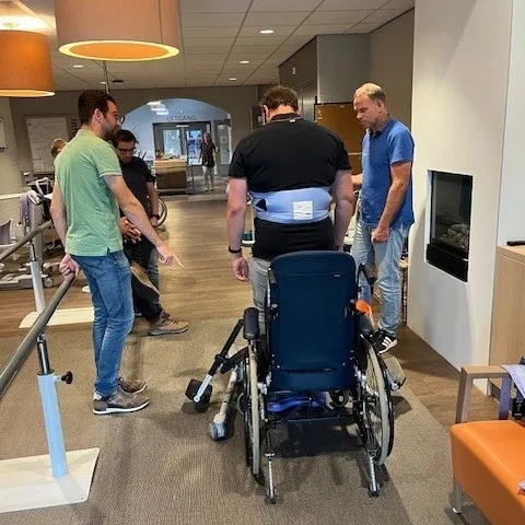 Medewerkers Delmeco Group testen zorg innovaties voor prototyping Buddy Loo